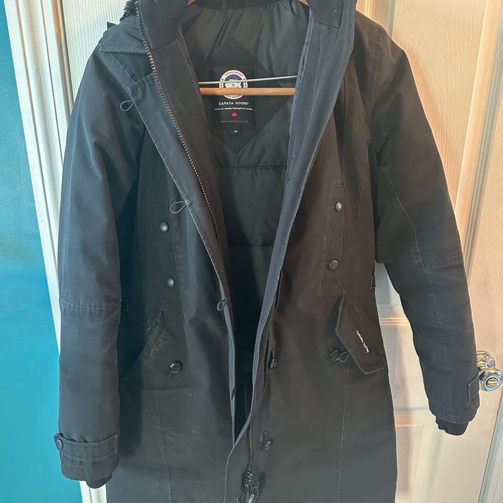 - Used Canada Goose Kensington Parka
